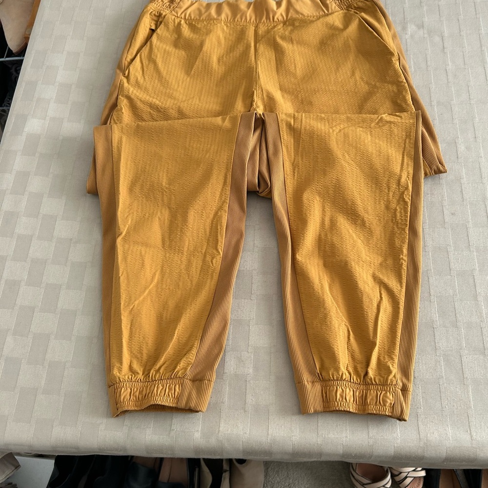 Athleta Textured Brooklyn Jogger Pant in Marigold - Picture 4 of 13